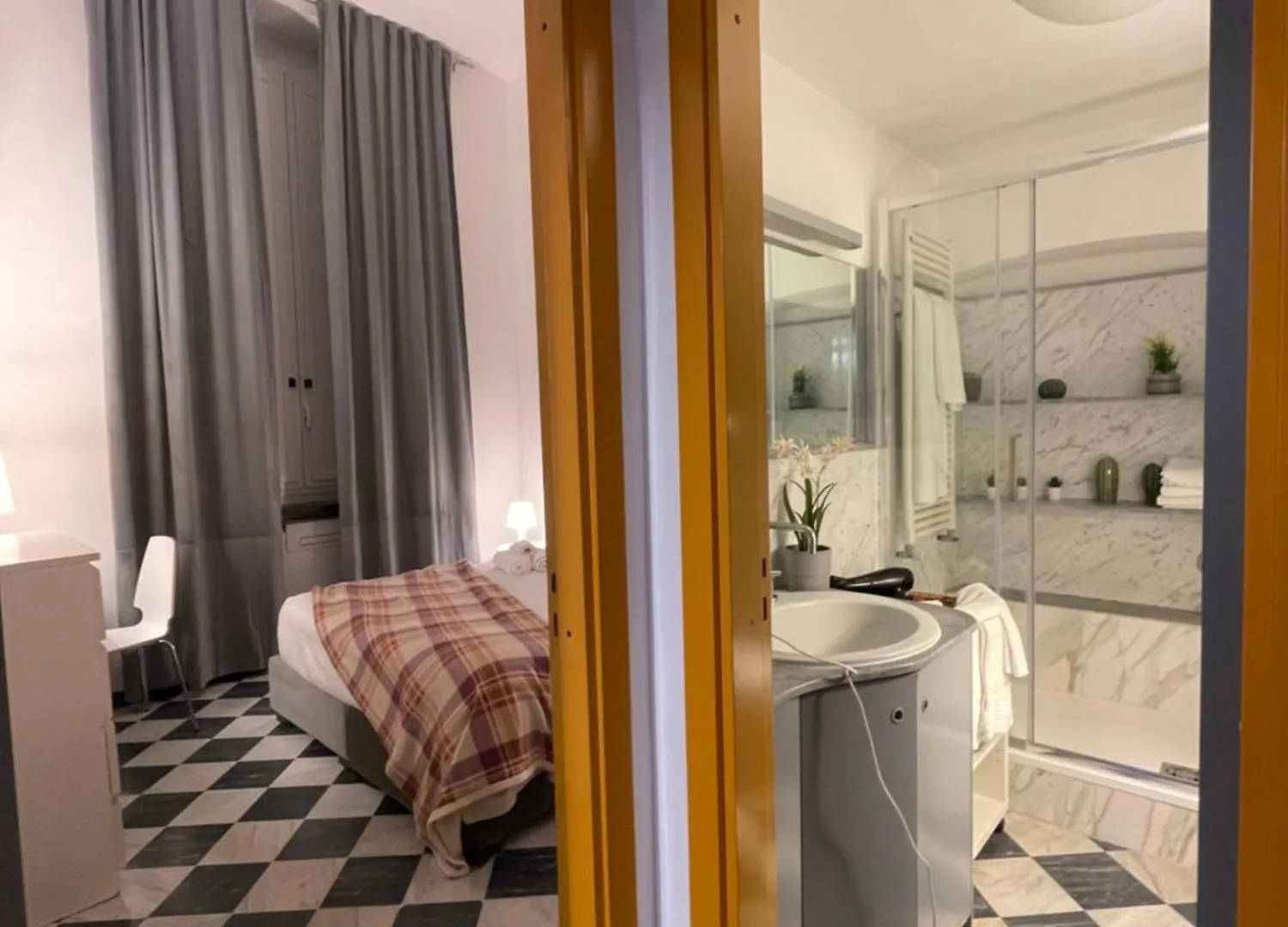 Happy Family Apartments Cathedral Genoa Italy